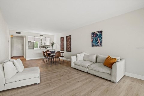 Condo in Sarasota, Florida, 1 bedroom № 2238074 - photo 21