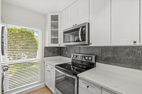 Condo in Sarasota, Florida, 1 bedroom № 2238074 - photo 12