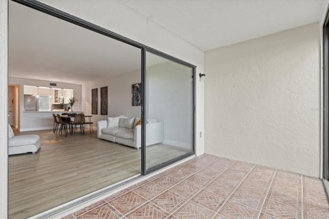 Condo in Sarasota, Florida, 1 bedroom № 2238074 - photo 30