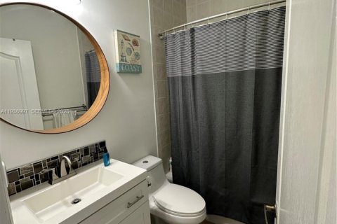 Townhouse in Miami, Florida 3 bedrooms, 158.86 sq.m. № 1996919 - photo 15