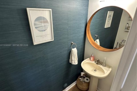 Townhouse in Miami, Florida 3 bedrooms, 158.86 sq.m. № 1996919 - photo 14