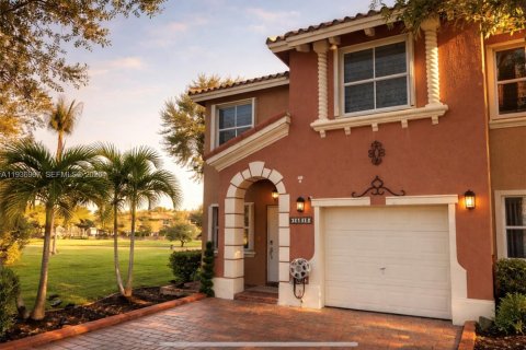 Townhouse in Miami, Florida 3 bedrooms, 158.86 sq.m. № 1996919 - photo 2