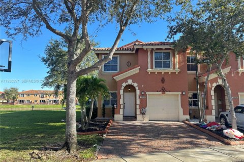 Townhouse in Miami, Florida 3 bedrooms, 158.86 sq.m. № 1996919 - photo 3