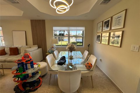 Townhouse in Miami, Florida 3 bedrooms, 158.86 sq.m. № 1996919 - photo 6