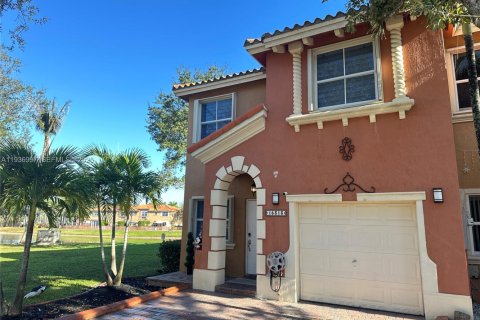 Townhouse in Miami, Florida 3 bedrooms, 158.86 sq.m. № 1996919