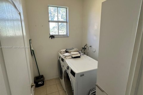 Townhouse in Miami, Florida 3 bedrooms, 158.86 sq.m. № 1996919 - photo 16