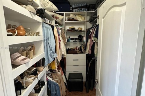 Townhouse in Miami, Florida 3 bedrooms, 158.86 sq.m. № 1996919 - photo 13