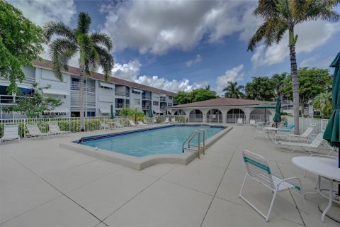 Condo in Deerfield Beach, Florida, 1 bedroom  № 1468600 - photo 19