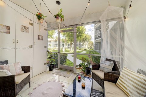Condo in Deerfield Beach, Florida, 1 bedroom  № 1468600 - photo 9