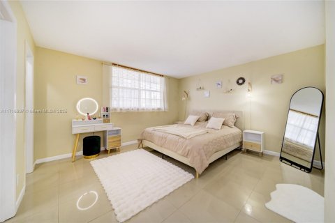Condo in Deerfield Beach, Florida, 1 bedroom  № 1468600 - photo 14