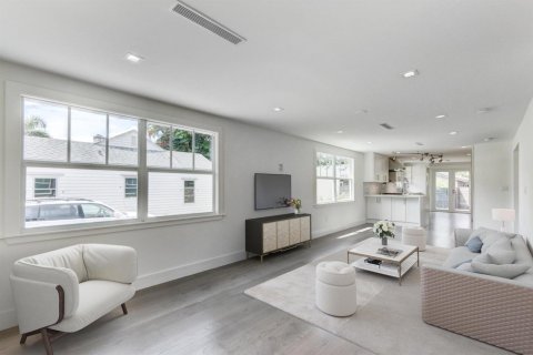 Casa en alquiler en West Palm Beach, Florida, 3 dormitorios, 105.17 m2 № 2084985 - foto 10