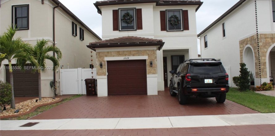 Дом в Хайалиа, Флорида 4 спальни, 184.88м2 № 2003186