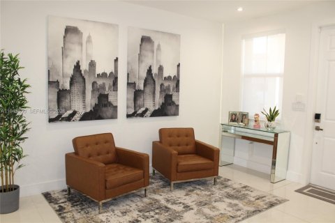 Купить виллу или дом в Хайалиа, Флорида 4 спальни, 184.88м2, № 2003186 - фото 9