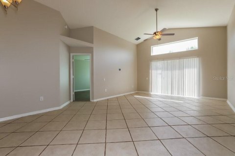House in Wesley Chapel, Florida 4 bedrooms, 154.68 sq.m. № 2393459 - photo 3