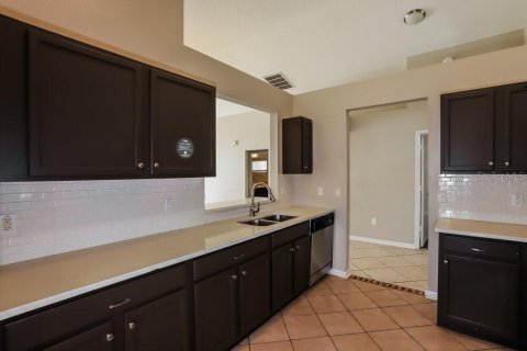 House in Wesley Chapel, Florida 4 bedrooms, 154.68 sq.m. № 2393459 - photo 8