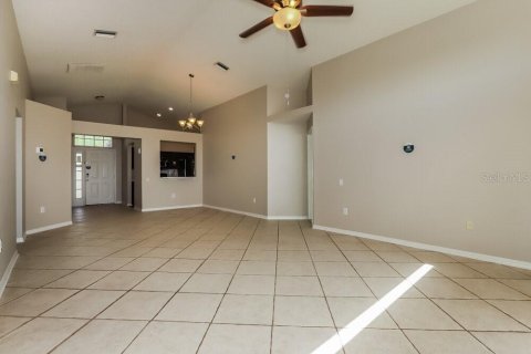 House in Wesley Chapel, Florida 4 bedrooms, 154.68 sq.m. № 2393459 - photo 4