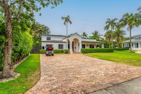 House in Key Biscayne, Florida 4 bedrooms, 257.8 sq.m. № 1768149 - photo 2
