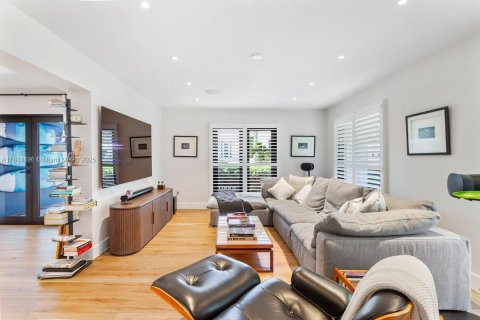 House in Key Biscayne, Florida 4 bedrooms, 257.8 sq.m. № 1768149 - photo 12