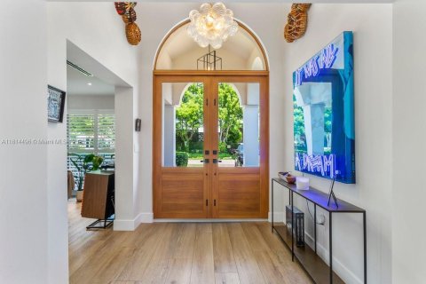 House in Key Biscayne, Florida 4 bedrooms, 257.8 sq.m. № 1768149 - photo 5
