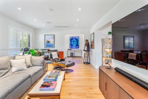 House in Key Biscayne, Florida 4 bedrooms, 257.8 sq.m. № 1768149 - photo 6