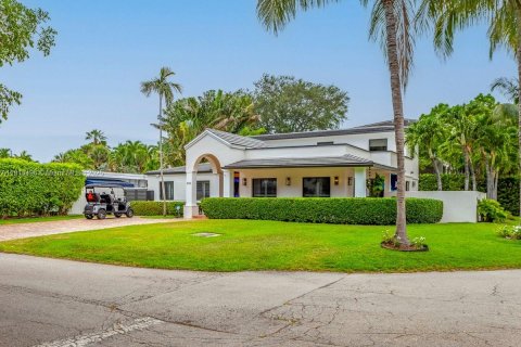 House in Key Biscayne, Florida 4 bedrooms, 257.8 sq.m. № 1768149 - photo 1