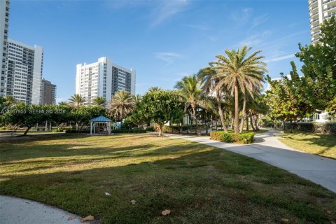 Condo à Hallandale Beach, Floride, 2 chambres  № 2290279