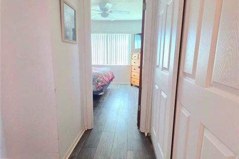 Condominio en venta en Bradenton, Florida, 1 dormitorio, 53.51 m2 № 2212943 - foto 3