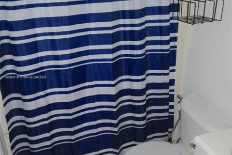 Condo in Lehigh Acres, Florida, 1 bedroom № 1958294 - photo 5