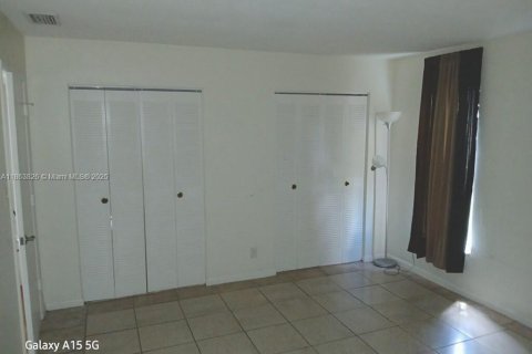 Condo in Lehigh Acres, Florida, 1 bedroom № 1958294 - photo 7