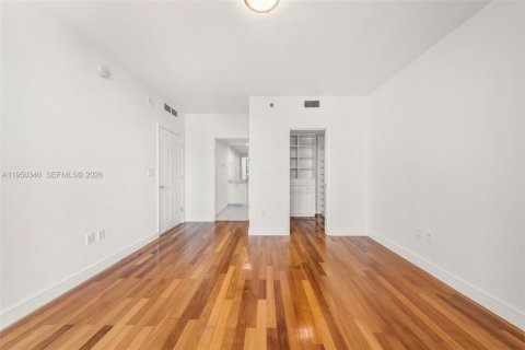 Condo in Miami, Florida, 3 bedrooms  № 2026161 - photo 17