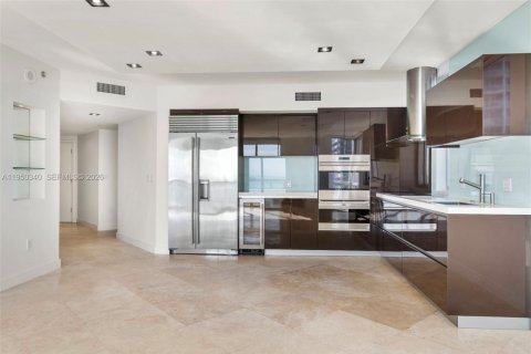 Condo in Miami, Florida, 3 bedrooms  № 2026161 - photo 4