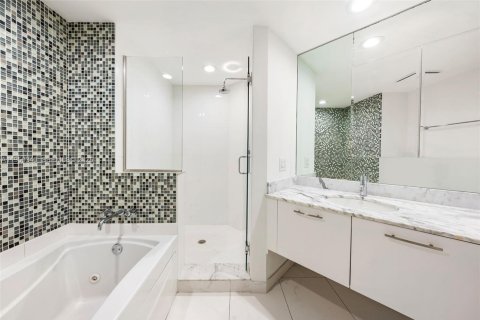 Condo in Miami, Florida, 3 bedrooms  № 2026161 - photo 11