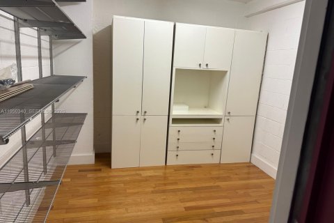 Condo in Miami, Florida, 3 bedrooms  № 2026161 - photo 29