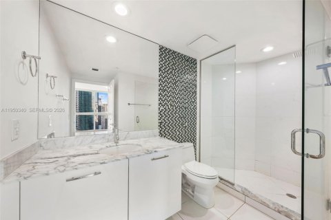 Condo in Miami, Florida, 3 bedrooms  № 2026161 - photo 19