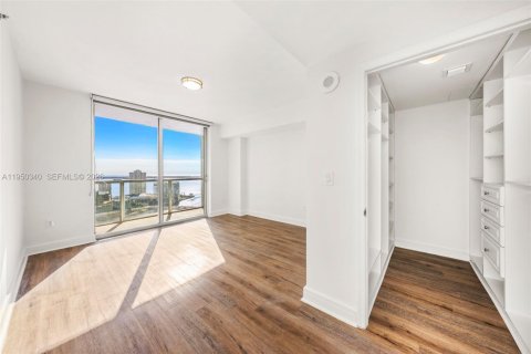 Condo in Miami, Florida, 3 bedrooms  № 2026161 - photo 9
