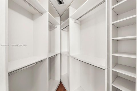 Condo in Miami, Florida, 3 bedrooms  № 2026161 - photo 22