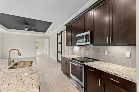 House in Land O' Lakes, Florida 4 bedrooms, 295.15 sq.m. № 2221381 - photo 8