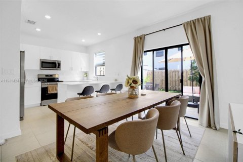 Купить виллу или дом в Хомстед, Флорида 3 спальни, 137.77м2, № 2050223 - фото 10