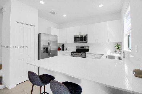 Купить виллу или дом в Хомстед, Флорида 3 спальни, 137.77м2, № 2050223 - фото 12