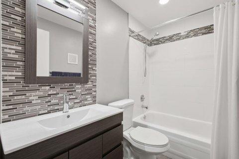Condo in Delray Beach, Florida, 2 bedrooms  № 2400006 - photo 9