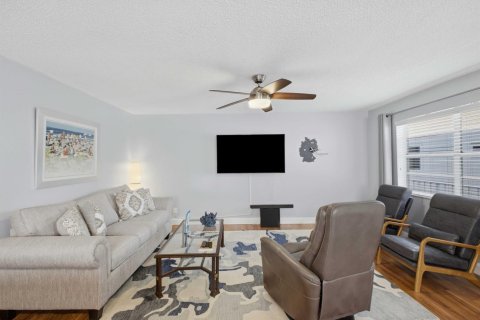 Condo in Delray Beach, Florida, 2 bedrooms  № 2400006 - photo 14