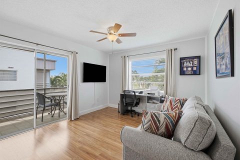 Condo in Delray Beach, Florida, 2 bedrooms  № 2400006 - photo 11