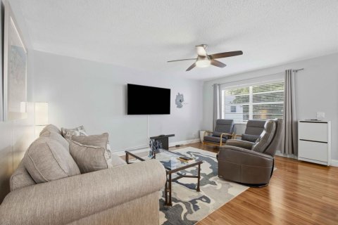Condo in Delray Beach, Florida, 2 bedrooms  № 2400006 - photo 13
