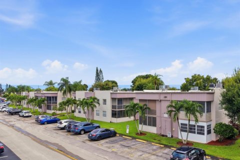 Condo in Delray Beach, Florida, 2 bedrooms  № 2400006 - photo 26