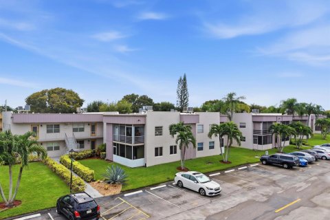 Condo in Delray Beach, Florida, 2 bedrooms  № 2400006 - photo 25