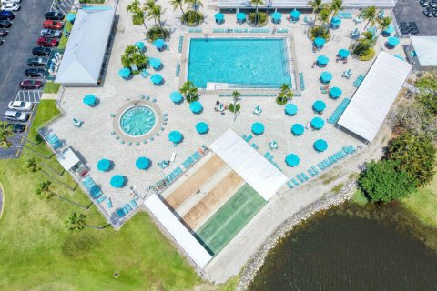 Condo in Delray Beach, Florida, 2 bedrooms  № 2400006 - photo 19