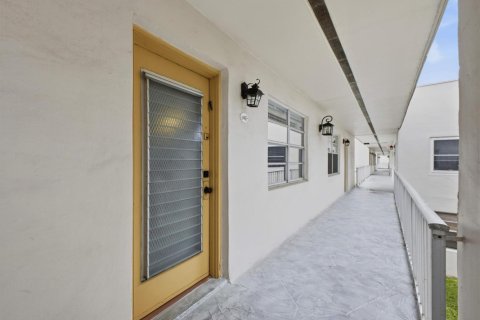 Condo in Delray Beach, Florida, 2 bedrooms  № 2400006 - photo 10
