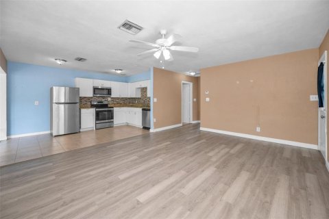 House in Dunedin, Florida 3 bedrooms, 112.97 sq.m. № 2095559 - photo 9