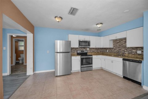 House in Dunedin, Florida 3 bedrooms, 112.97 sq.m. № 2095559 - photo 11