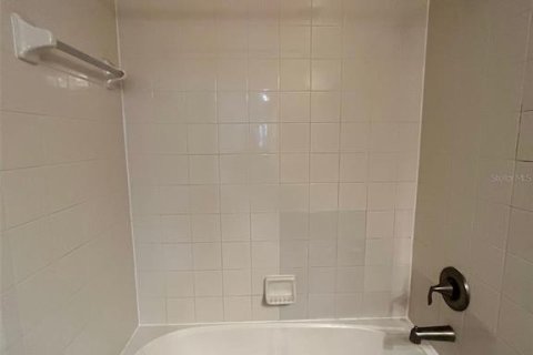 Casa en alquiler en Orlando, Florida, 4 dormitorios, 226.68 m2 № 1886198 - foto 29